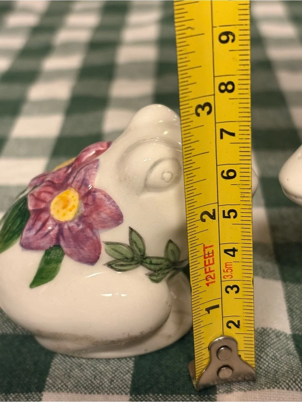 Ceramic frog salt and pepper shakers